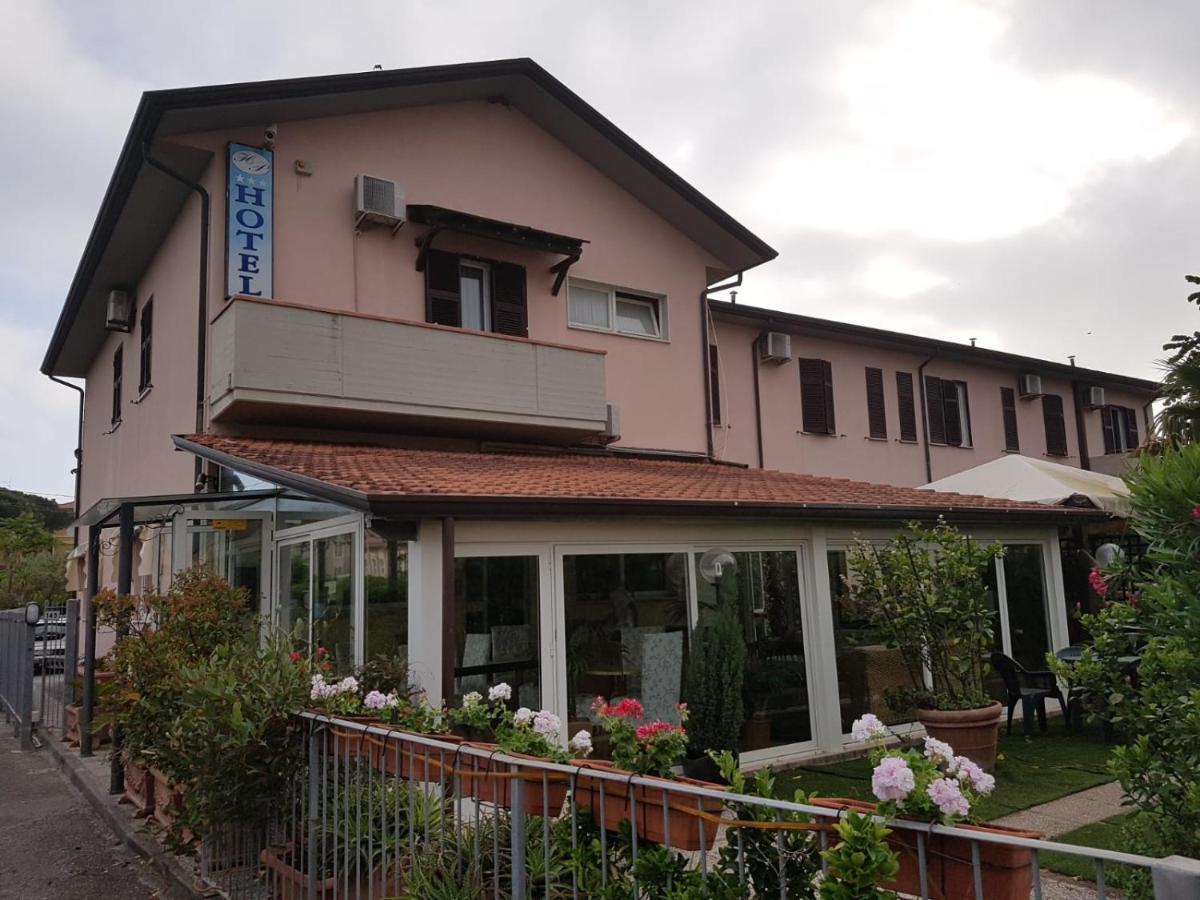 Hotel Patrizia Marina di Massa Exteriér fotografie